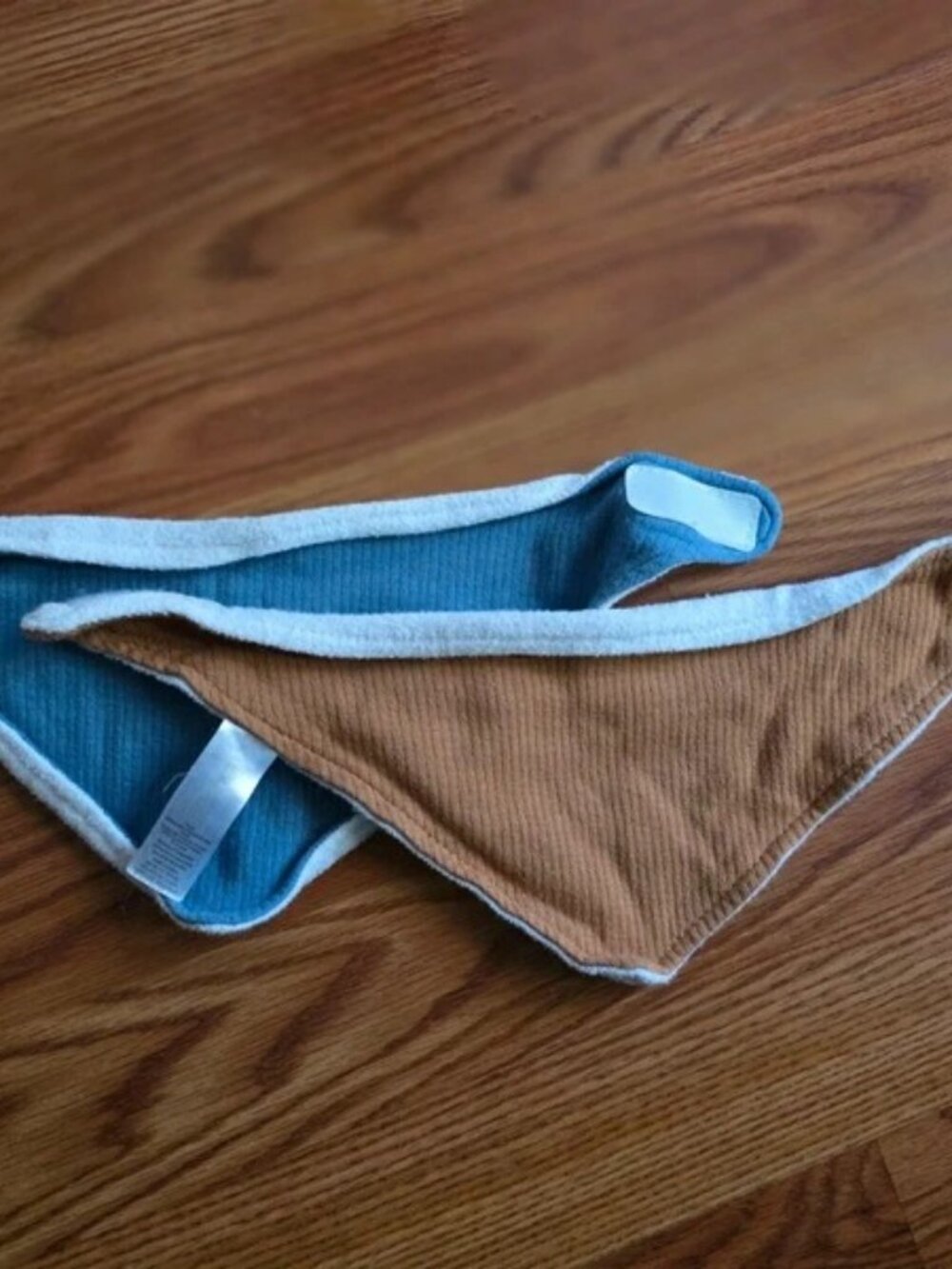 2 Bibs